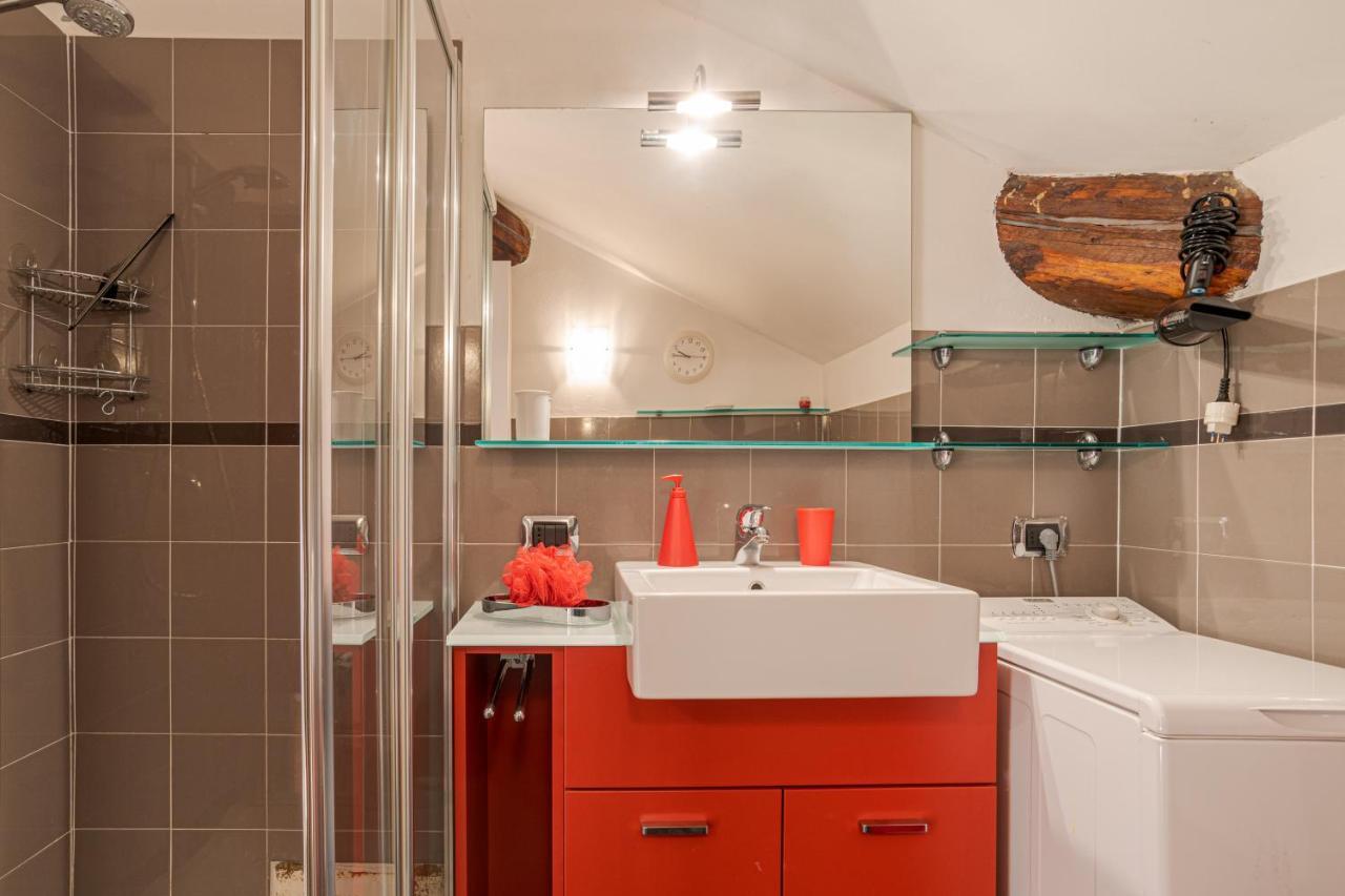Apt With Terrace And Shared Pool! Lake View! Διαμέρισμα Nesso Εξωτερικό φωτογραφία